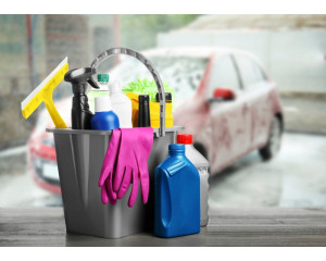 Різниця між професійною та побутовою автохімією: що вигідніше?